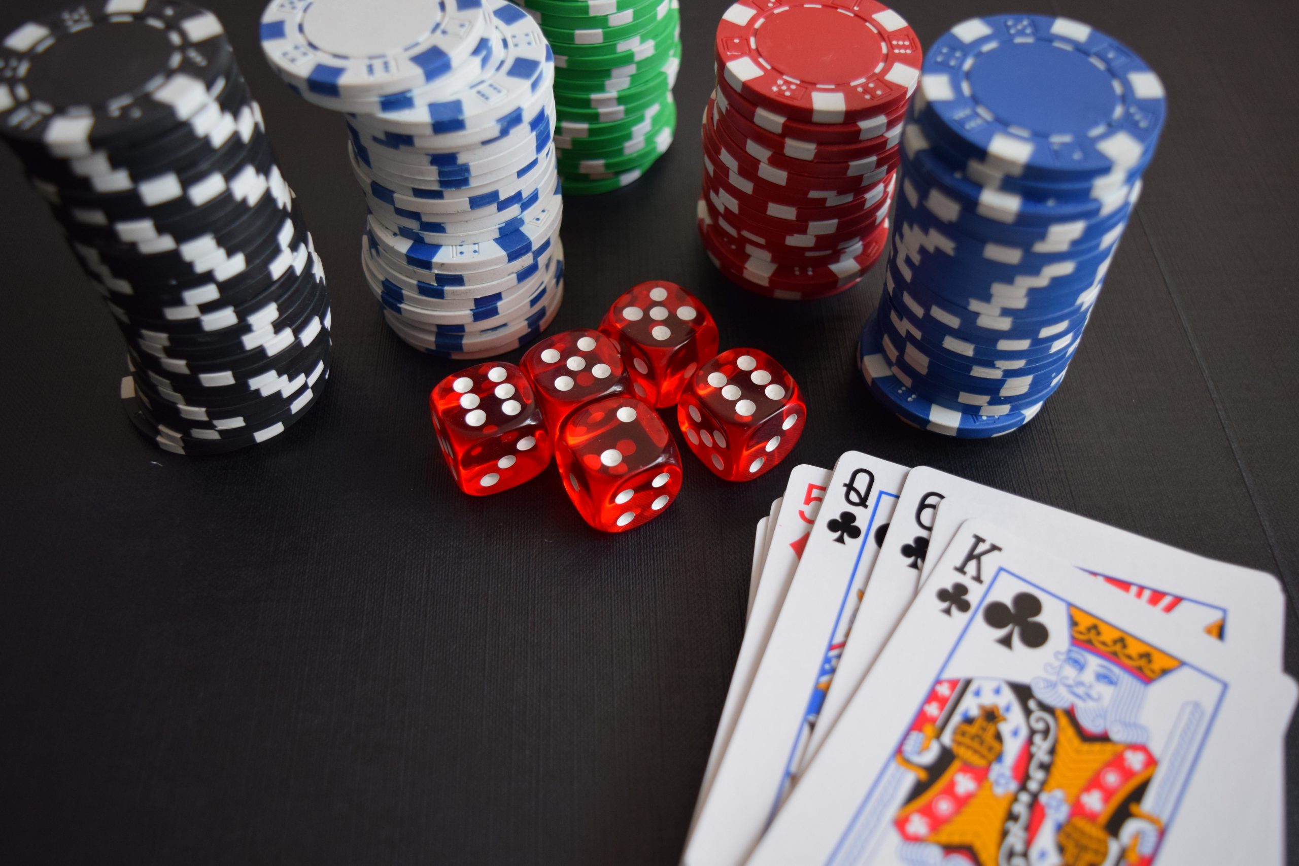 Online Casino vs. Real Casino - Tips for Singaporean Players