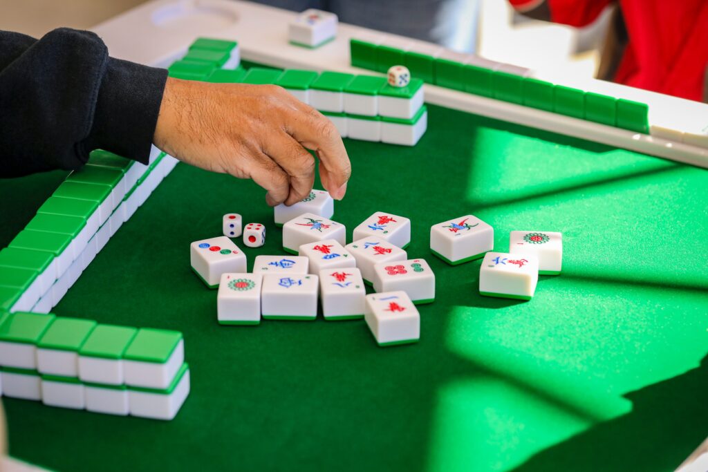 mahjong-meja-dengan-dadu
